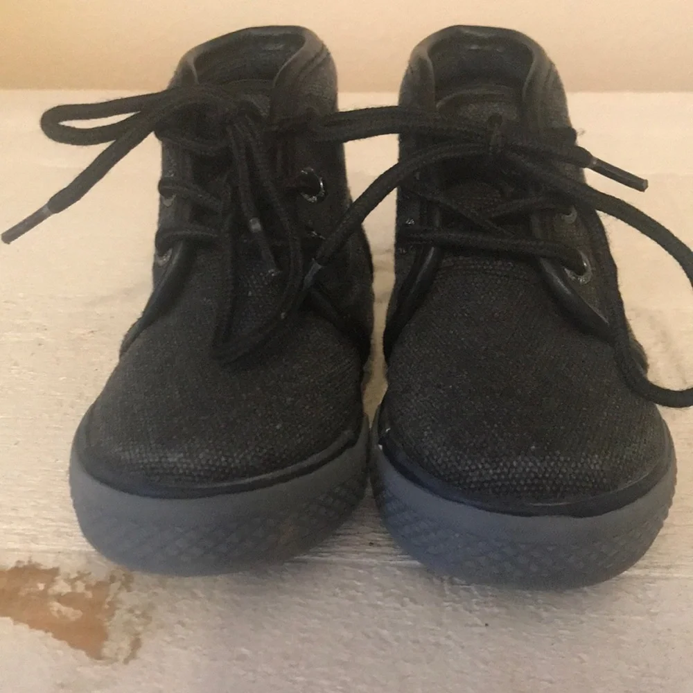 Nautica Toddler Lace Up Sneaker Size 6 - Picture 1 of 5